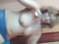 年轻有毛的女同性恋者舔和指法