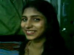 胖胖的女孩想要刮她干净