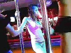 他妈和我妻子的毛屁股再上卡明